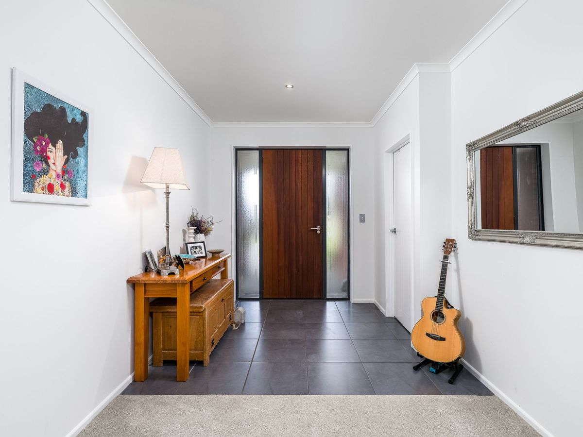 Exceptional Lifestyle & Garaging Close to Town! - Ansicht 2