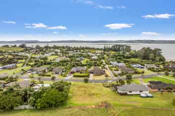 19 Omana Avenue, Helensville