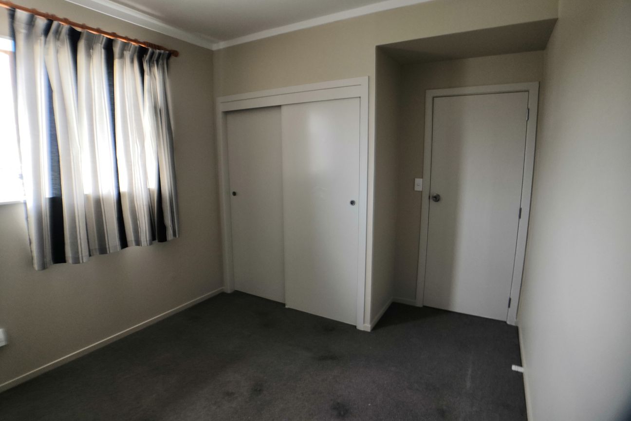 Three bedrooms, one living room, and one bathroom - Vista 5