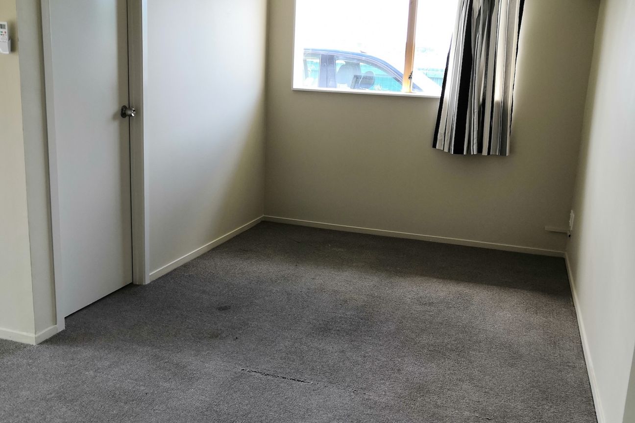 Three bedrooms, one living room, and one bathroom - Vista 6