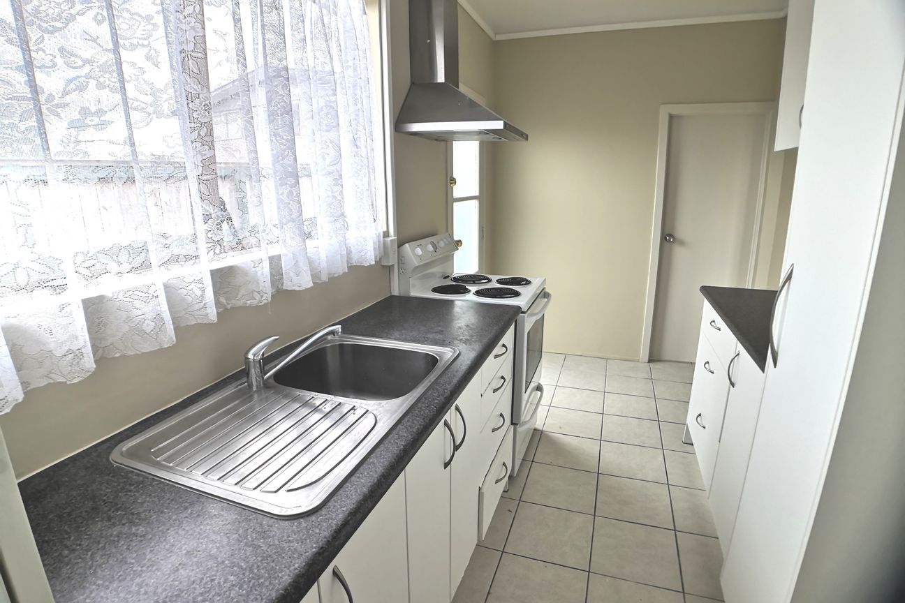 Three bedrooms, one living room, and one bathroom - Vista 3