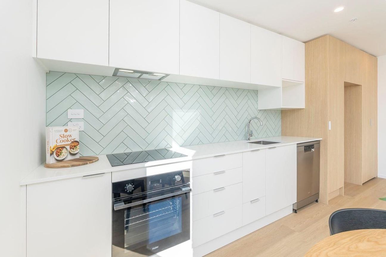 CAT FRIENDLY, CLOSE TO MOTORWAYS - Fler