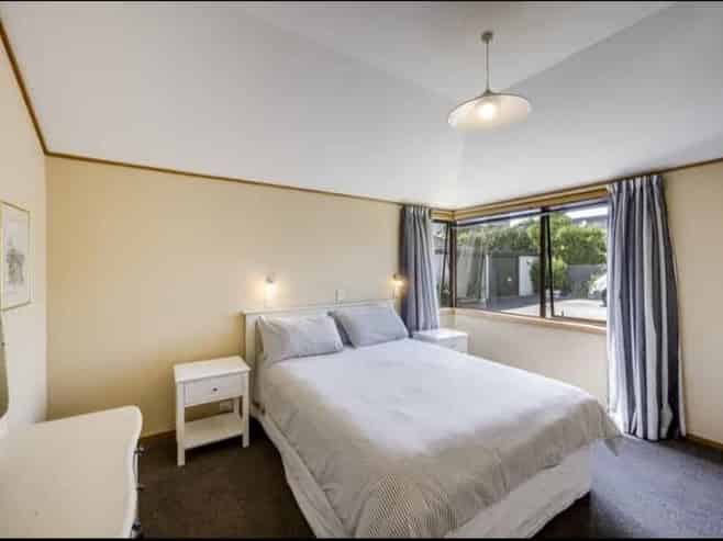 627 York Street, Mahora