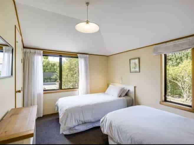 627 York Street, Mahora