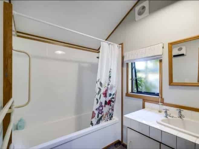 627 York Street, Mahora