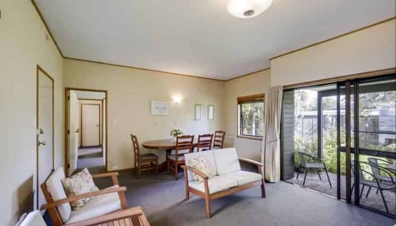 627 York Street, Mahora