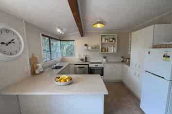 11a Thomson Street , West End