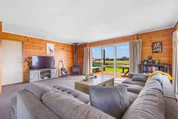 957 Pukearuhe Road, Urenui
