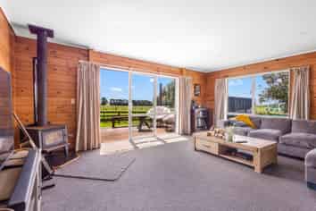 957 Pukearuhe Road, Urenui