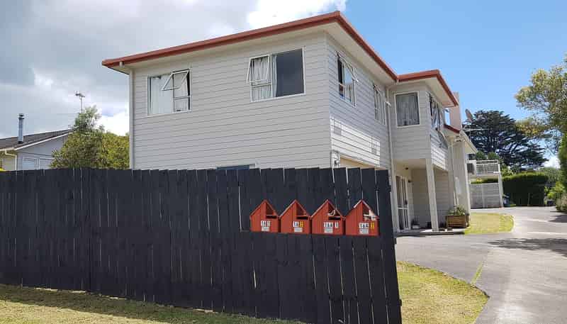 2/16A Kauri Glen Road, Northcote