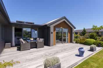 12 Polar Lane, Lincoln