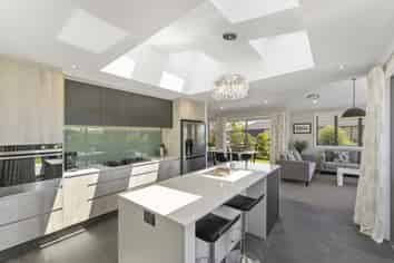 12 Polar Lane, Lincoln