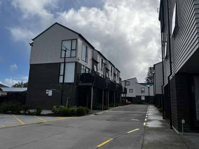 14/3234 Great North Road, New Lynn