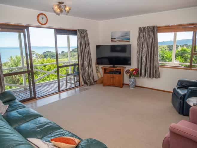24 Bay View Road, Cable Bay