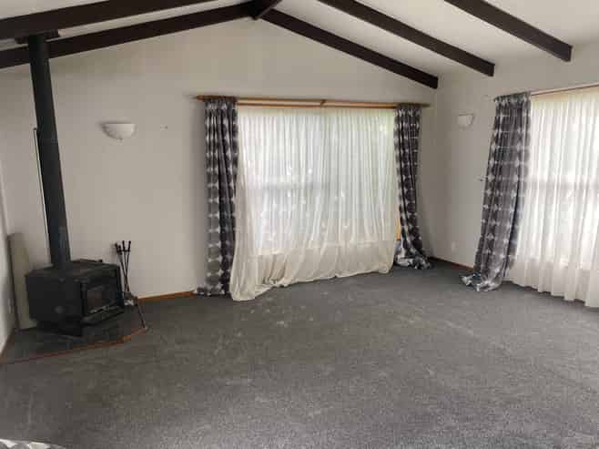 52 California Drive, Totara Park