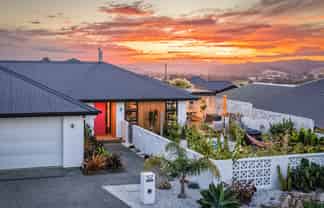 57 Katania Heights, Brightwater