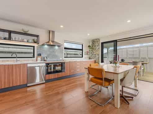 57 Katania Heights, Brightwater