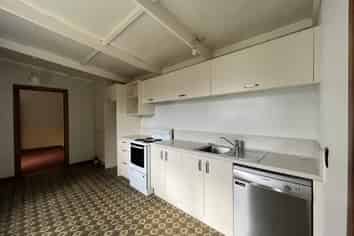 30 Dickens Street, Addington