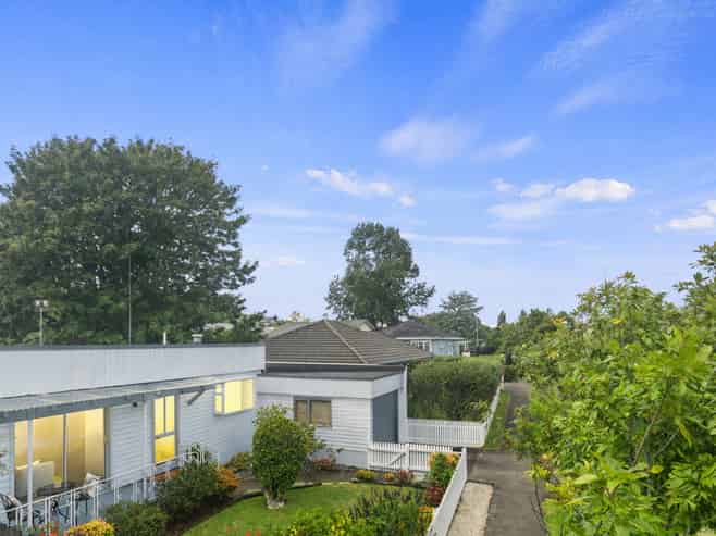 17 Newcastle Terrace, Mount Albert