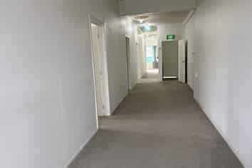 100M² UPSTAIRS OFFICE FOR LEASE
