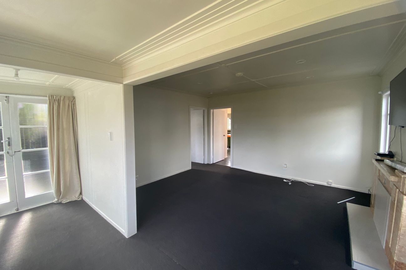 Charming 3-Bedroom Home with Garage & Extra Storage - Ansicht 2