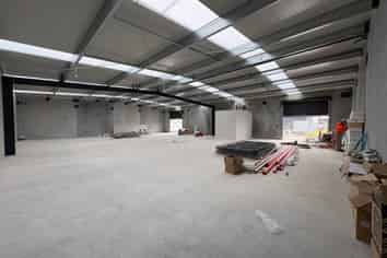 Brand New High Spec Industrial Units-North of City