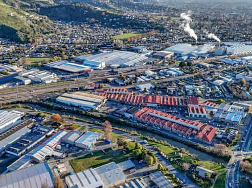 Office/warehouse with river outlook