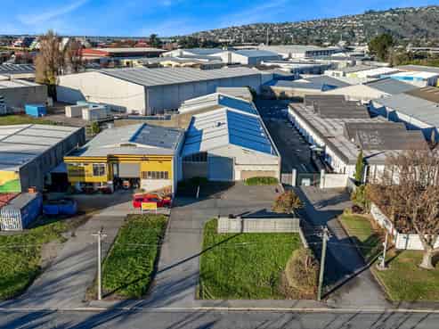 Office/warehouse with river outlook