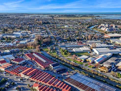 Office/warehouse with river outlook