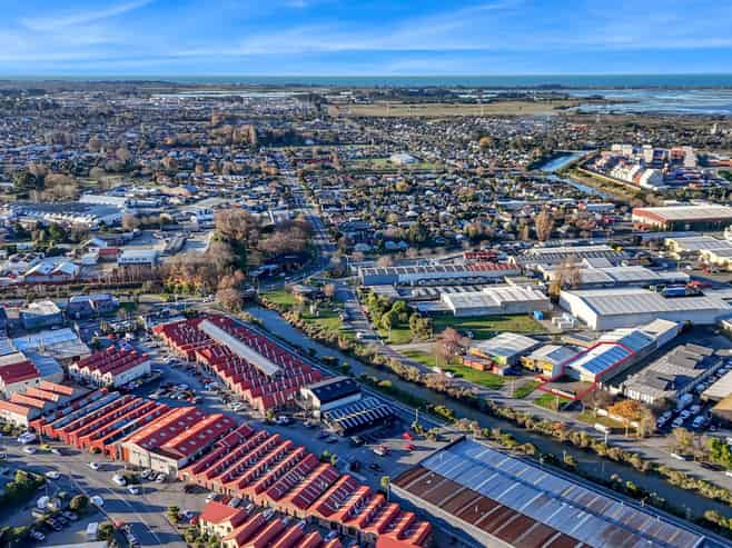 Office/warehouse with river outlook