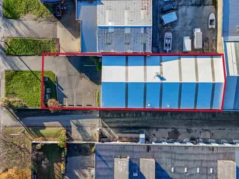 Office/warehouse with river outlook