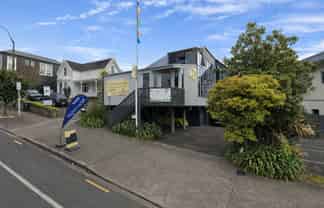 Premium City-Fringe Retail Opportunity