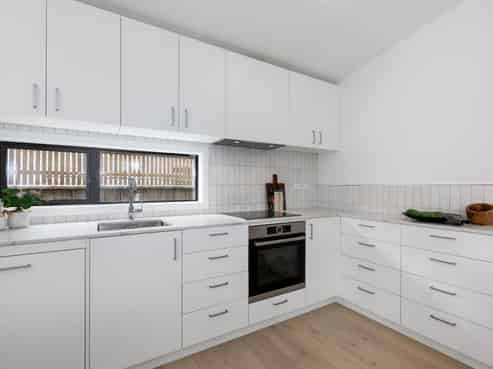 6/323 Riverside Drive, Waterloo