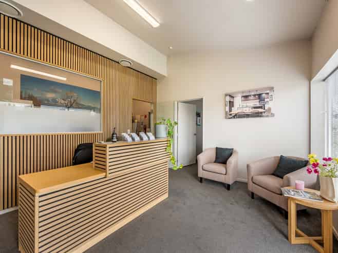 Strategic Investment with Mixed Use Flexibility