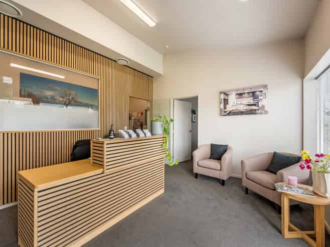 Strategic Investment with Mixed Use Flexibility