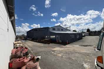 Workshop with extensive yard and gantry