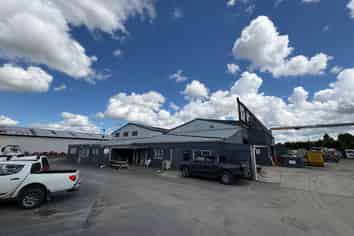 Workshop with extensive yard and gantry