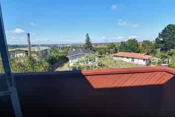 2/227 Sunset Road, Sunnynook