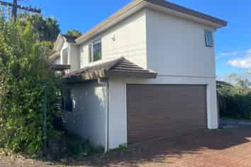 2/227 Sunset Road, Sunnynook