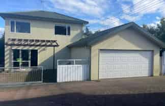 1/227 Sunset Road, Sunnynook