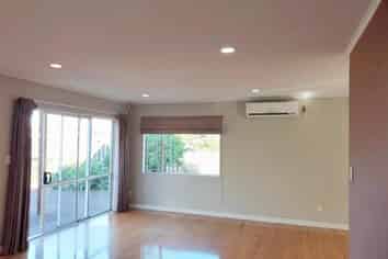 1/227 Sunset Road, Sunnynook