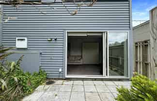 2/24A Glenmore Street, Thorndon