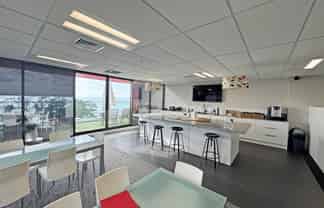 MODERN TAKAPUNA OFFICE WITH OCEAN VIEWS

