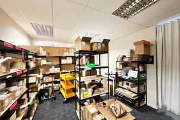 EXCELLENT POSITION - WAREHOUSE / OFFICE
