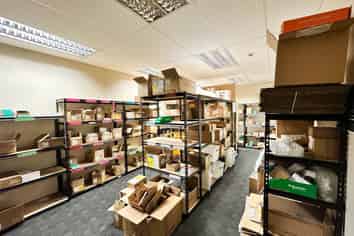 EXCELLENT POSITION - WAREHOUSE / OFFICE
