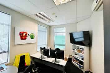 EXCELLENT POSITION - WAREHOUSE / OFFICE

