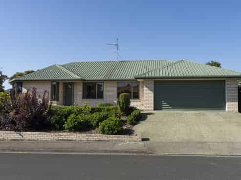 27 Kingsford Drive, Stoke