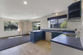 27 Kingsford Drive, Stoke