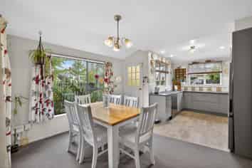 70 Solomon Avenue, Redwood