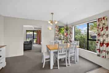 70 Solomon Avenue, Redwood